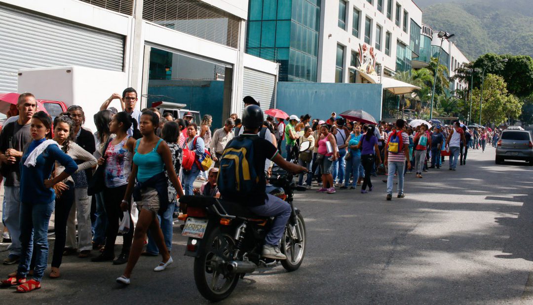 ANÁLISIS: ¿De dónde sale toda esa escasez que tortura a Venezuela?