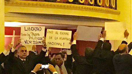 Diputados protestan en Parlasur por crisis en Venezuela