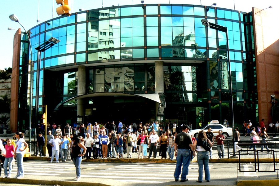 Ventas en centros comerciales cayeron 30%