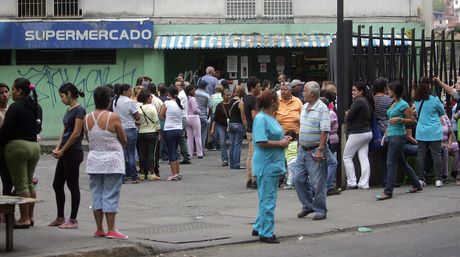 Empresarios: El gobierno se desvinculó de la realidad con el decreto de emergencia