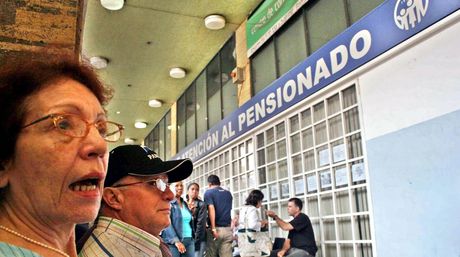 Pensionados en el exterior tienen entre 5 y 10 meses sin cobrar