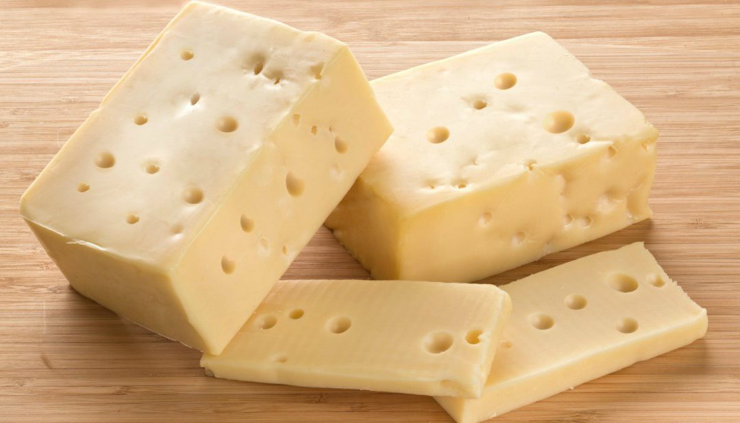 El precio del queso tipo Paisa pasó de Bs. 23.400 a Bs. 31.890 en el mercado de Guaicaipuro