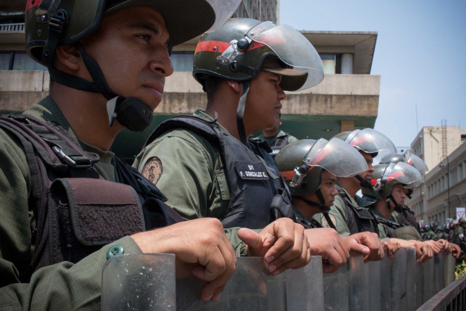 Gobierno dispara gasto militar pero no hay dinero para hospitales ni escuelas​