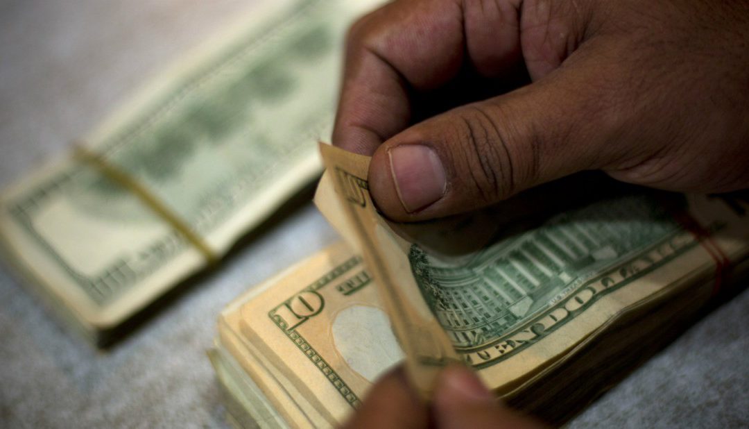 Tasa Dicom alcanzará al dólar paralelo, según economistas