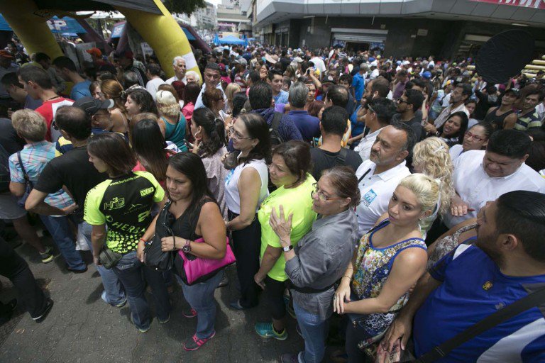 DatinCorp: 69% de los venezolanos votaría contra Maduro en referendo revocatorio