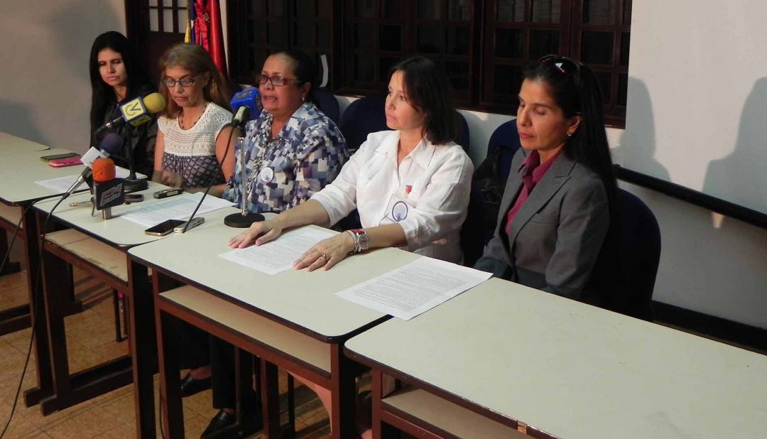 Estudiantes pierden unas 14 horas semanales de clases por falta de luz