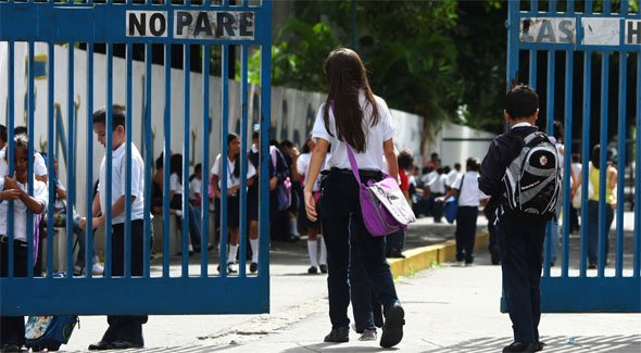 Ante la falta de alimentos en el hogar, niños piden o roban comida en la escuela