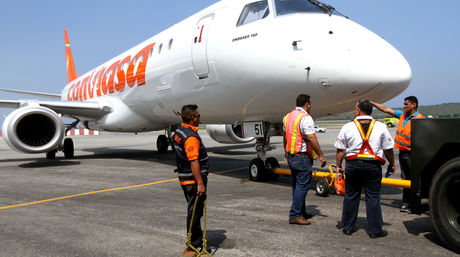 Emigración de pilotos se suma a la crisis en el sector aéreo