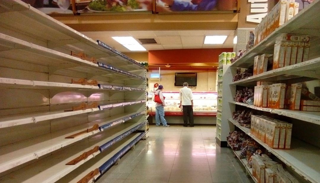 Estantes y almacenes de supermercados fiscalizados por la Sundde lucen vacios