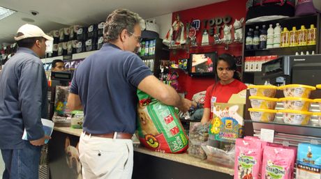 Alimentos para perros aumentaron 120% durante el último mes