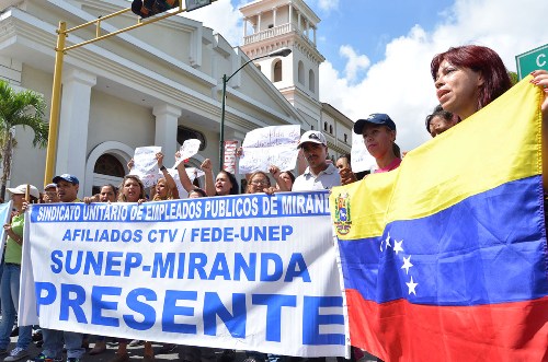 Trabajadores mirandinos tomaron las calles para exigir al Gobierno Nacional cancelaciones de Bs. 16 millardos