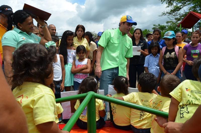 Gobierno de Miranda entregó cancha y parque infantil en Santa Bárbara