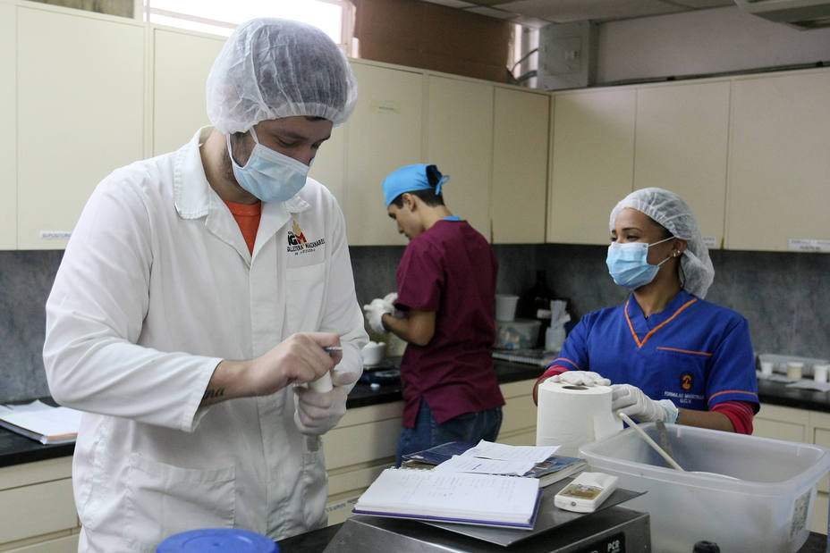 En alerta Facultad de Farmacia de la UCV por escasez de insumos