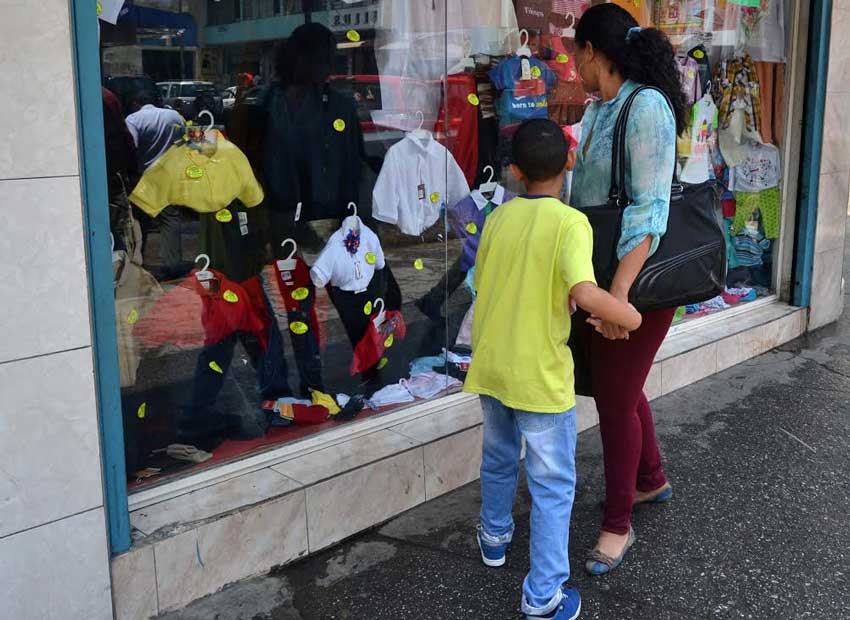 Aumento de uniformes supera el 100% en comparación con año escolar pasado