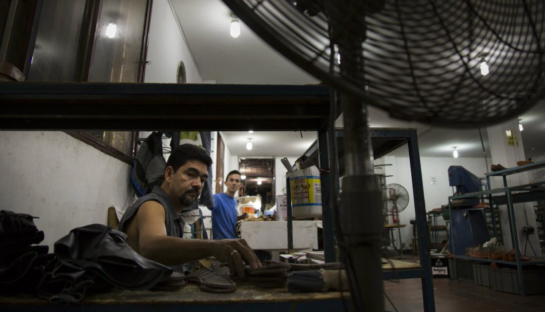 Cierre de la frontera desintegra la industria local de calzado y textil