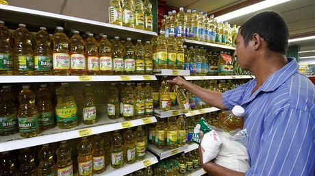 Una quincena no alcanza para comprar un kilo de cebolla y un litro de aceite