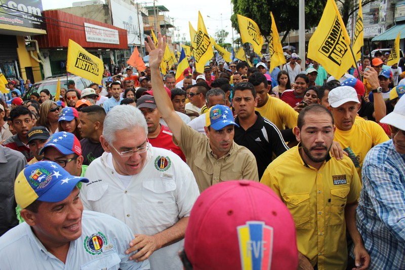 Capriles: Mientras Maduro esté en Miraflores no se acabarán las colas