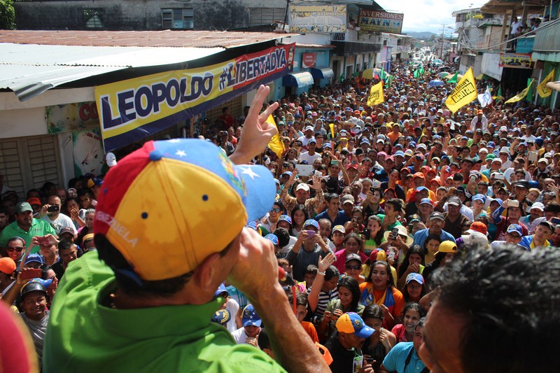 Capriles: El pueblo saldrá a la calle si el TSJ dicta una sentencia contra el revocatorio