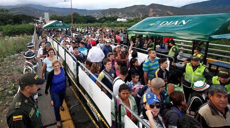 Arroz, pasta, y artículos de aseo personal los más buscados por venezolanos que cruzaron la frontera hacia Colombia