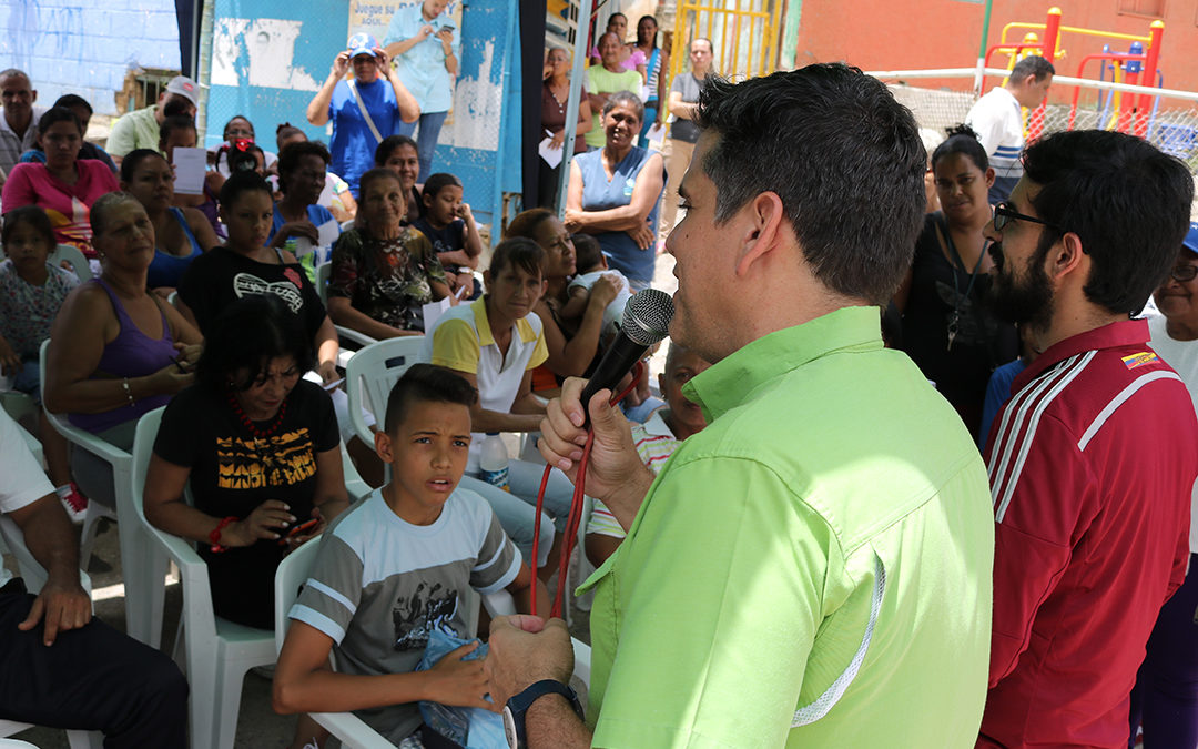 Guzmán: Gobierno destina más recursos a comprar armas que a alimentación escolar