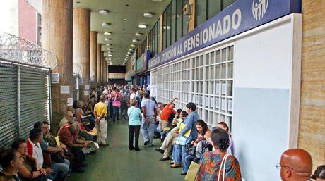 Gobierno incumple a pensionados del IVSS al no aprobar recursos para bono de alimento y medicinas