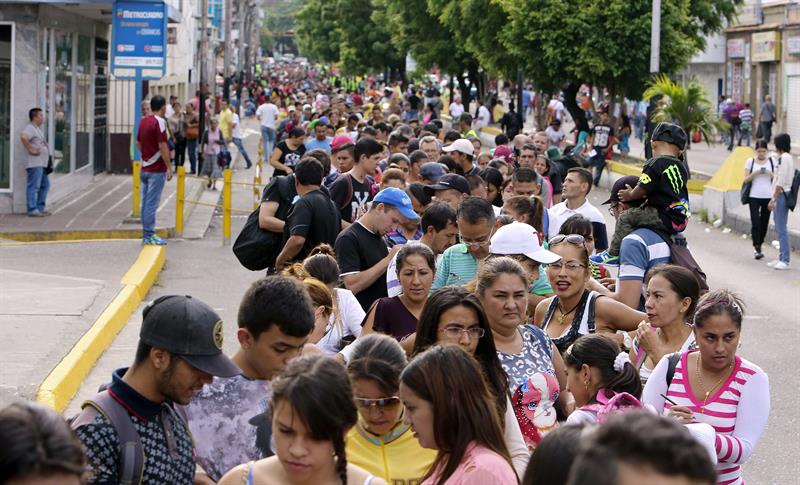 Colombia afirma estar dispuesta a ayudar a inmigrantes venezolanos