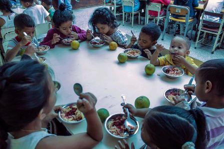 La escuela se hace solidaria para mitigar el hambre