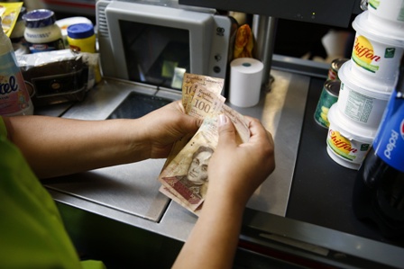 Inflación no cede en Venezuela ante 13 alzas salariales en tres años