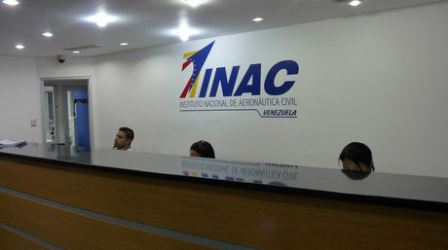 Pilotos protestaron en el INAC contra prohibición de vuelos nacionales