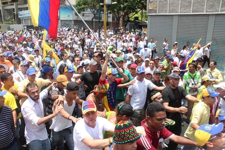 Capriles: La radicalización del gobierno es para tratar de opacar la fuerza del cambio