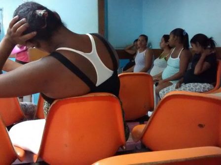 Madres de 12 años y abuelas de 24: el drama del embarazo adolescente en Venezuela