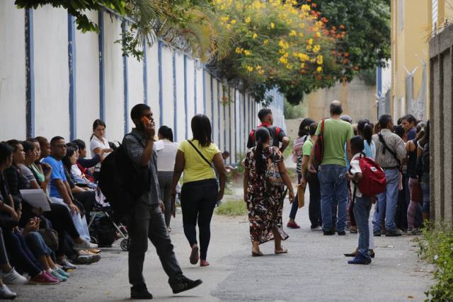 Representantes reclaman cupos en planteles públicos