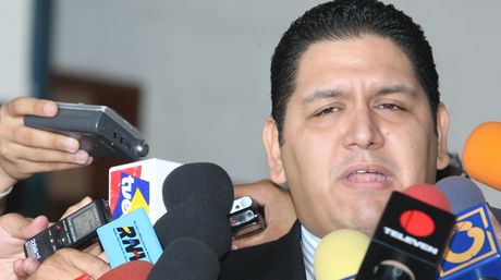 Rector Rondón: Máquinas propuestas por la Junta Electoral son insuficientes