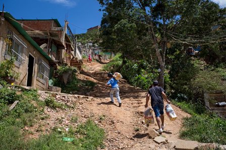 En muchas zonas populares de Venezuela nunca han visto las bolsas Clap