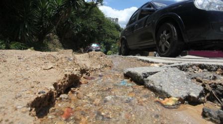 Caracas está montada sobre una red de tuberías vencidas