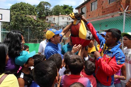 Gobierno de Miranda recuperó cancha de usos múltiples en El Alambique