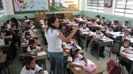 Afirman que sanciones contra colegios no tienen base legal