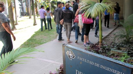 Colegios y universidades tendrán hoy aulas abiertas