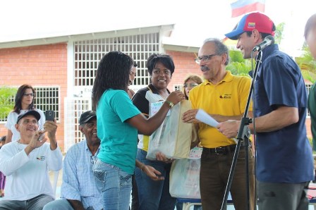 Gobierno de Miranda entrega Bolsos Viajeros como herramienta didáctica de aprendizaje