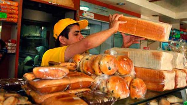 Panaderos piden regularidad en despachos de harina