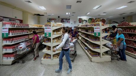 Hay más productos en el mercado, pero en mi mochila cada vez menos: los alimentos que reaparecen en Venezuela a precios exorbitantes