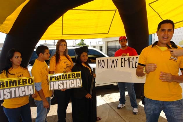 Desempleo juvenil aumenta ante caída de oferta laboral