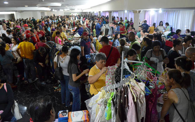 Mercados coroteros: Vender ropa para comprar comida