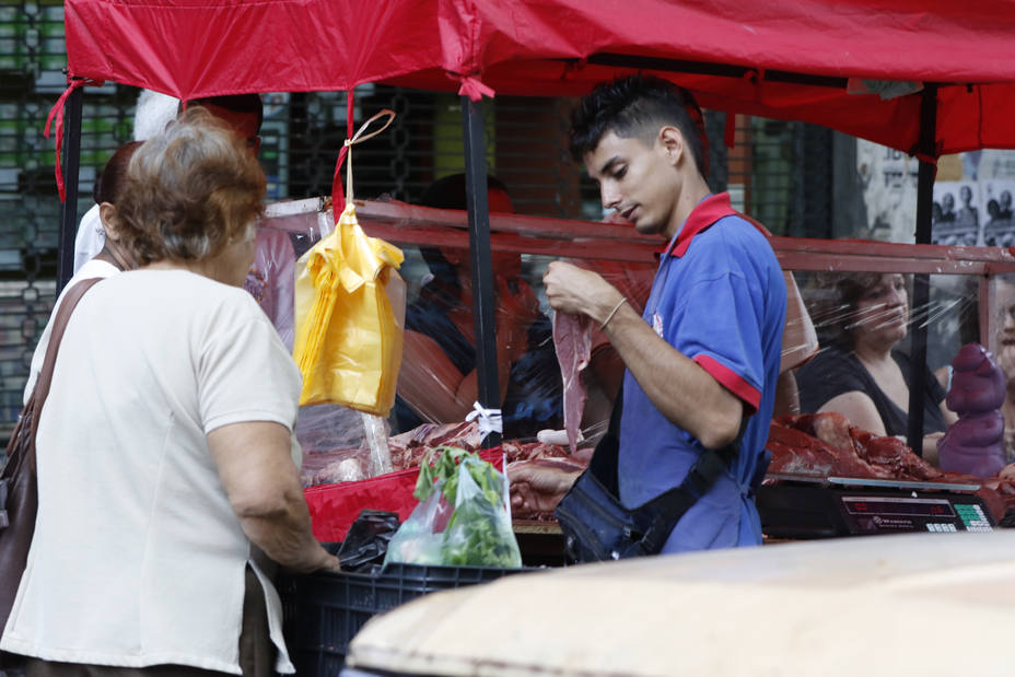 Venta de carnes crudas en la calle aumenta riesgo de infecciones