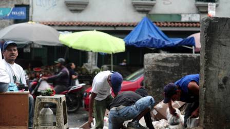 El Clarín: buscar comida en la basura, “la solución” para algunos venezolanos