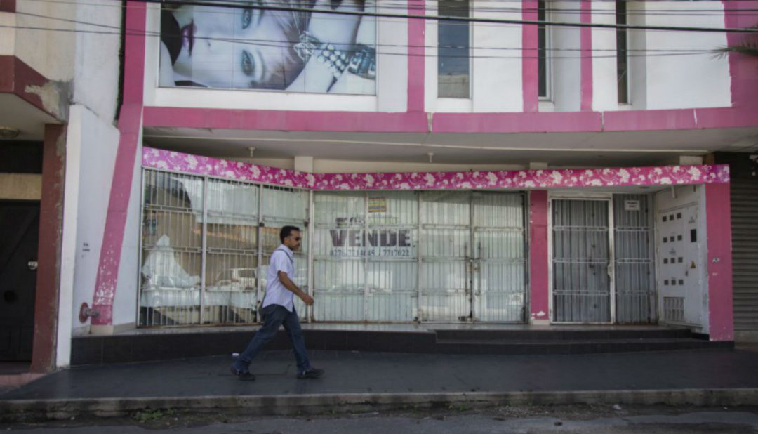 Comercios luchan por reponer las pérdidas causadas por los apagones