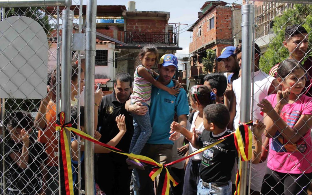 Parque infantil y alumbrado público entregó Gobierno de Miranda  a comunidad Arvelo de Petare