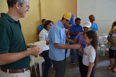 Gobernador de Miranda entregó cerca de 500 becas a estudiantes de Cúa y Charallave