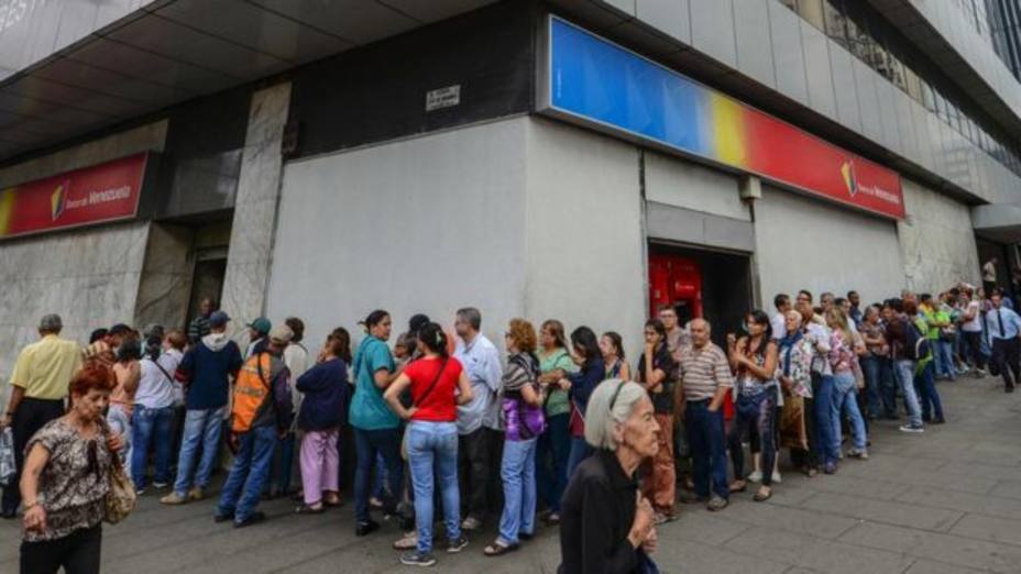 Más de 450 sucursales bancarias en Venezuela han cerrado en los últimos años