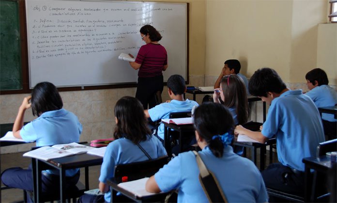 Revisión del nuevo currículo deja “en el aire” a estudiantes y docentes